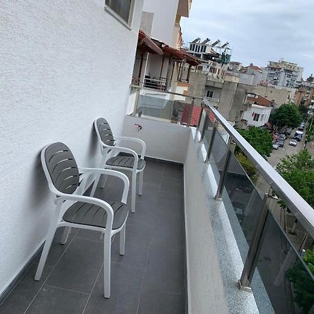 Delfin Apartments Sarandë Eksteriør bilde