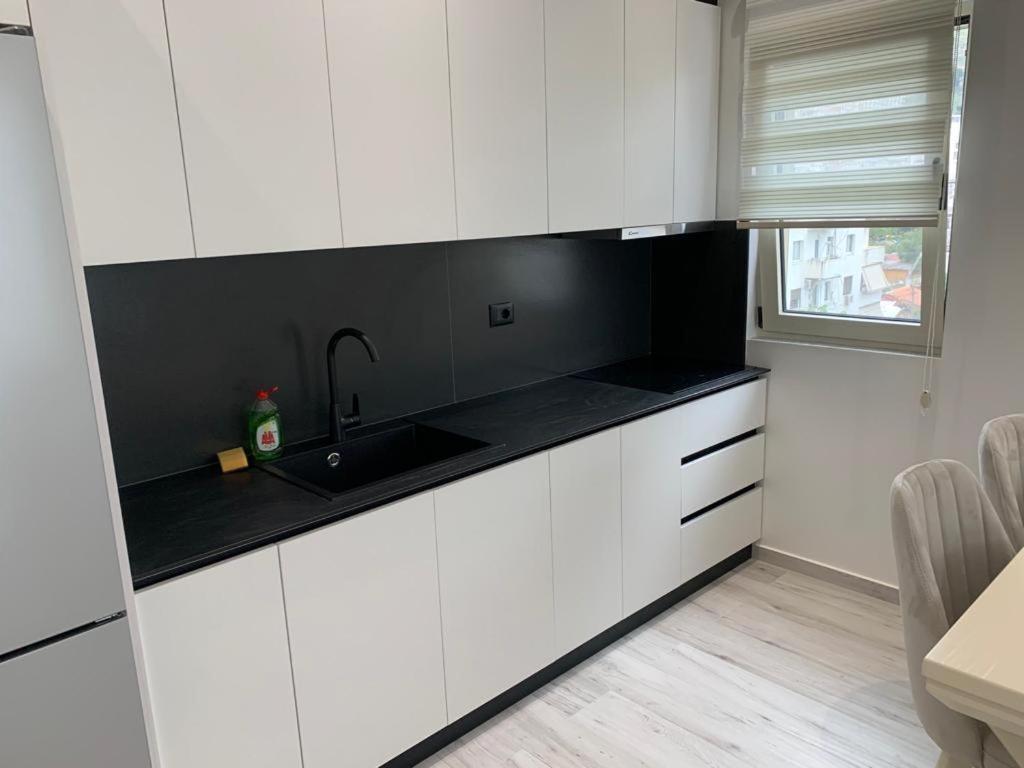 Delfin Apartments Sarandë Eksteriør bilde