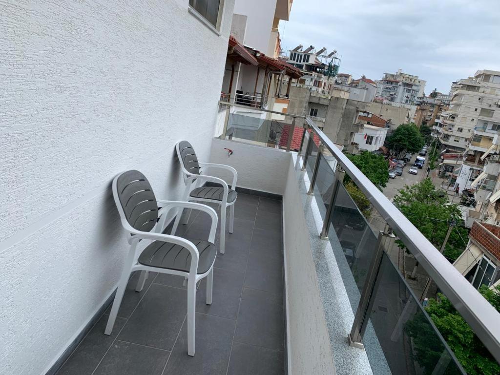 Delfin Apartments Sarandë Eksteriør bilde