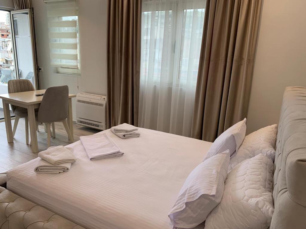 Delfin Apartments Sarandë Eksteriør bilde
