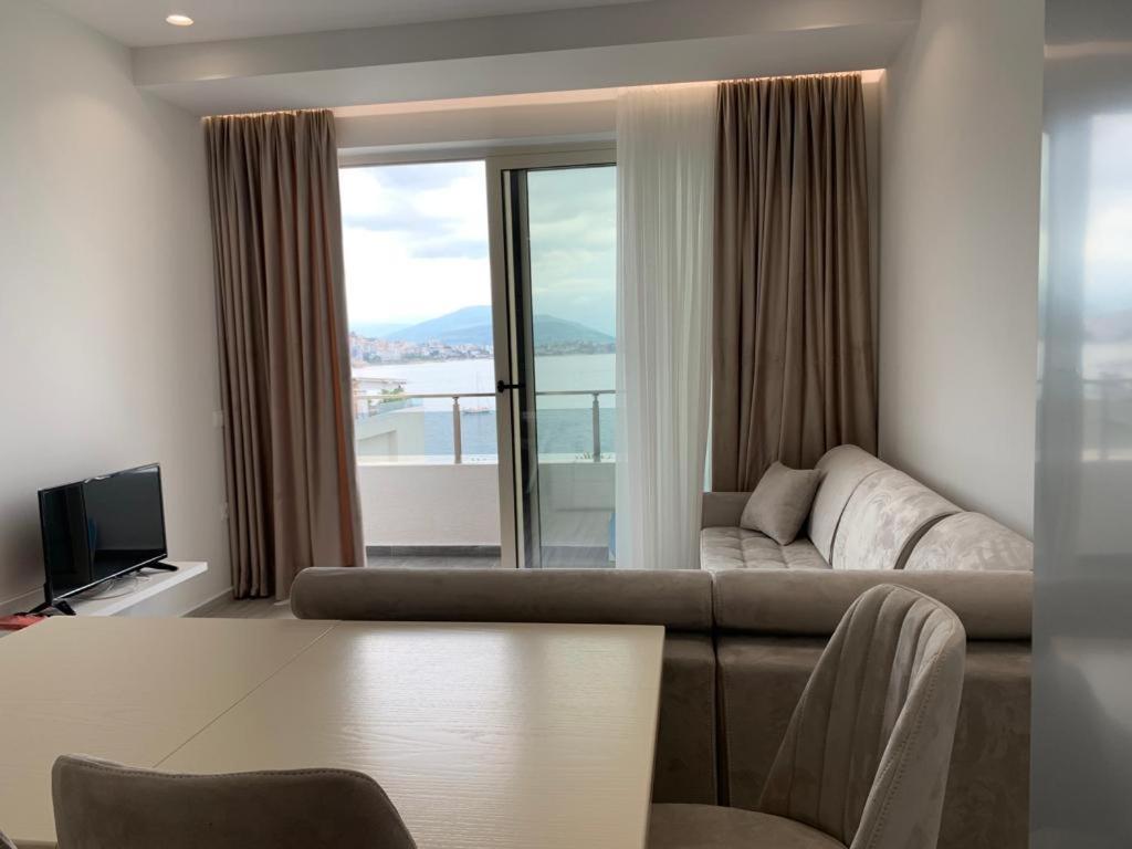 Delfin Apartments Sarandë Eksteriør bilde