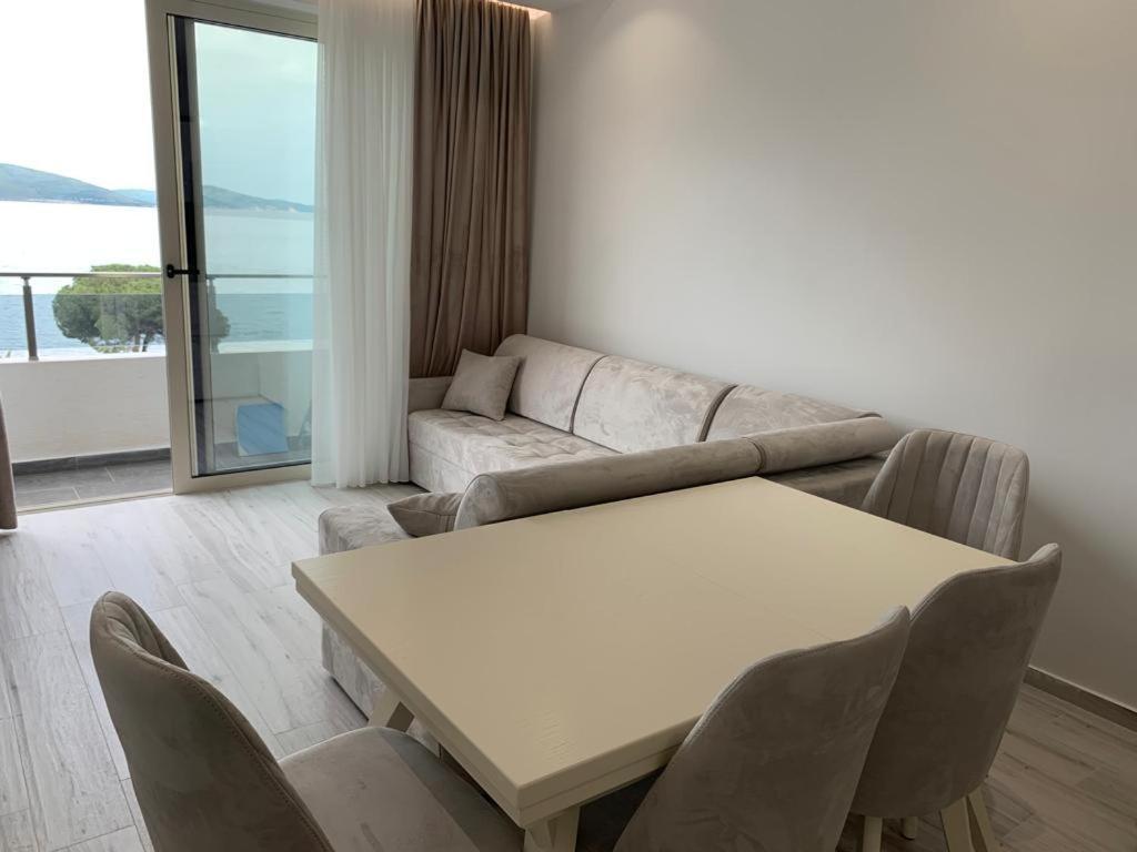 Delfin Apartments Sarandë Eksteriør bilde