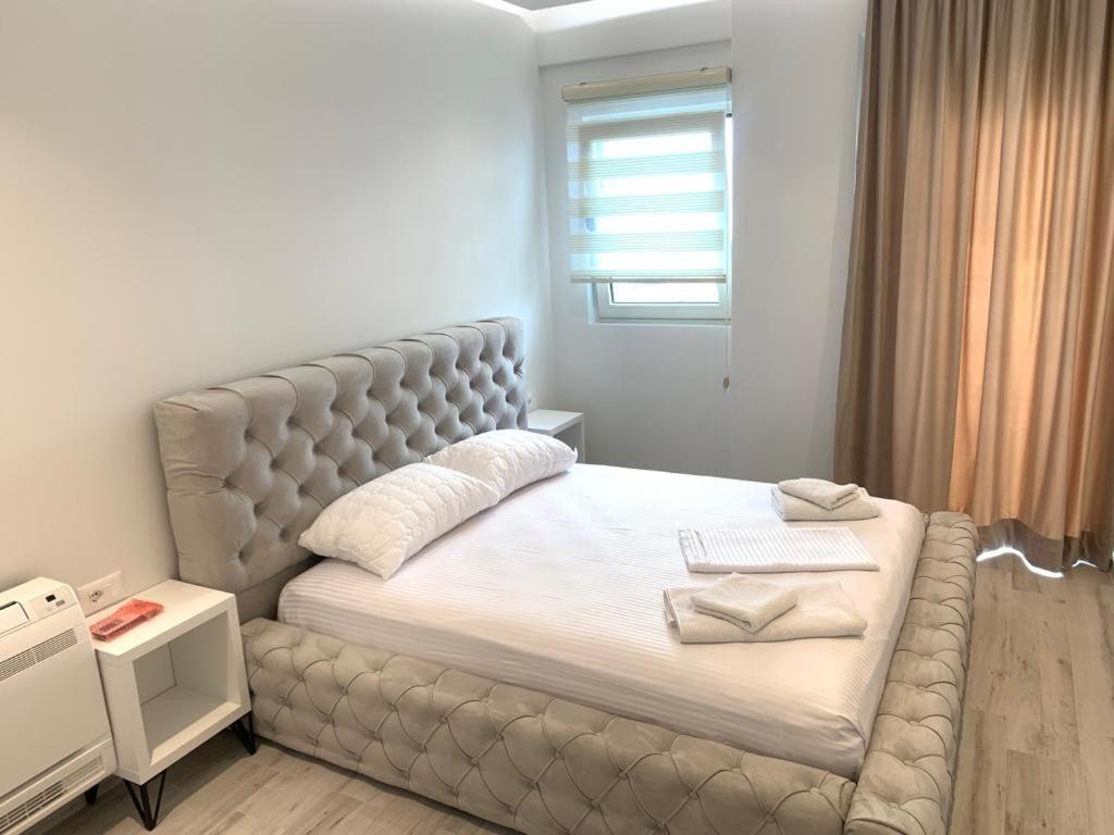 Delfin Apartments Sarandë Eksteriør bilde