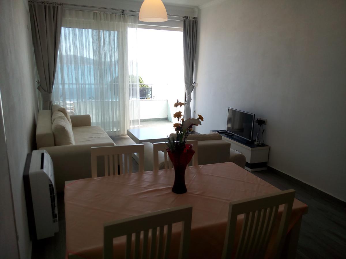 Delfin Apartments Sarandë Eksteriør bilde