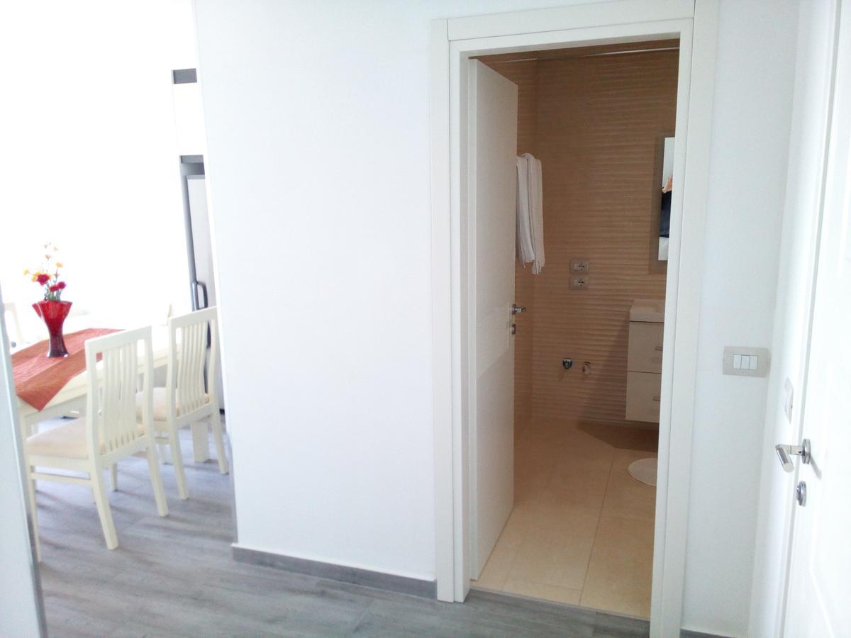 Delfin Apartments Sarandë Eksteriør bilde