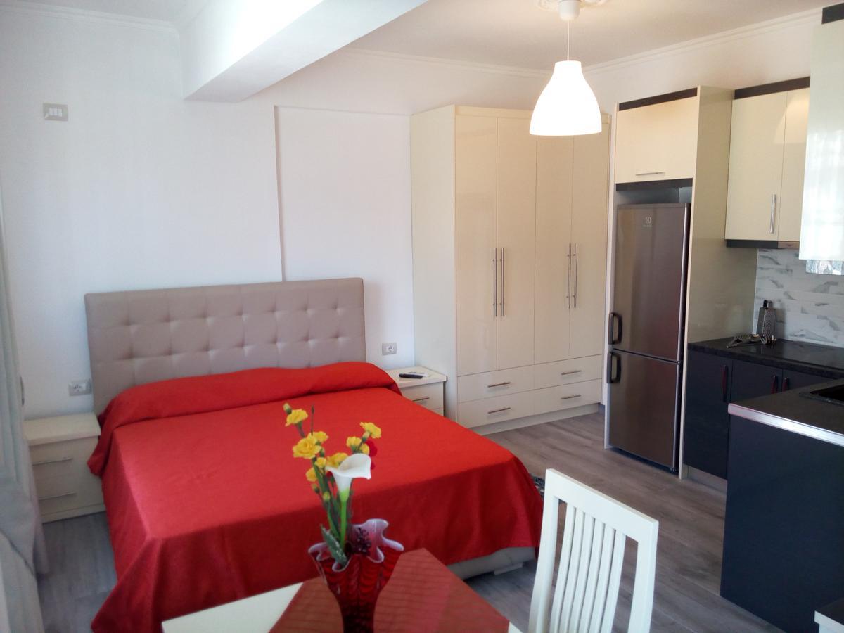 Delfin Apartments Sarandë Eksteriør bilde
