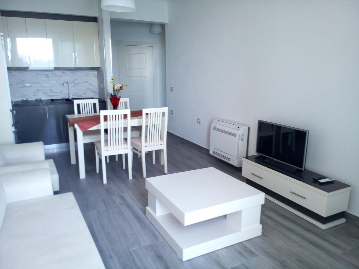 Delfin Apartments Sarandë Eksteriør bilde